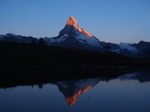 ライ湖に映る朝焼けの逆さマッターホルン©swiss-saiki