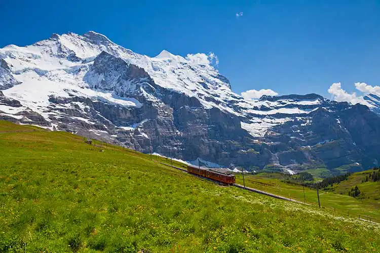 ユングフラウと登山鉄道