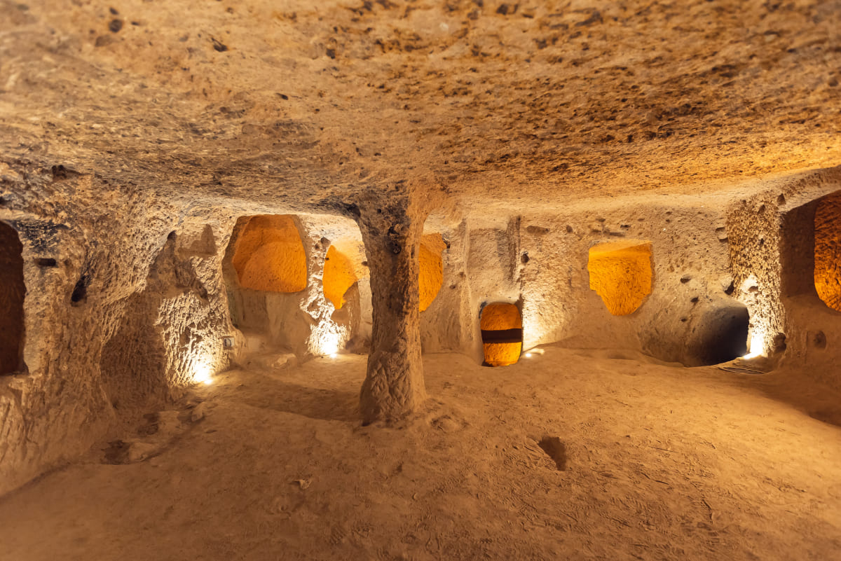 デリンクユ地下都市