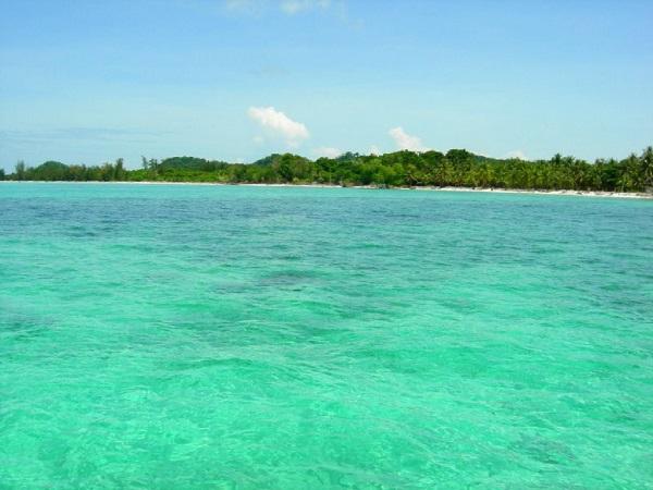 マレーシア屈指の海の美しさを誇る島 マンタナーニ島