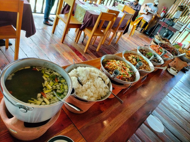 ボホール島ツアー｜ロボクリバークルーズランチ