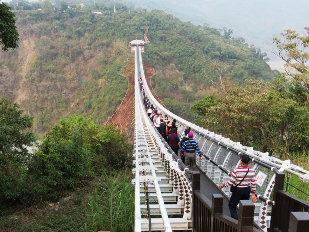 山川琉璃吊橋