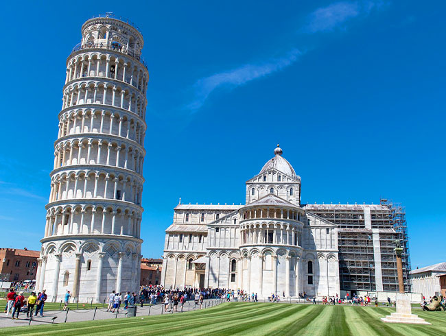 個人ではアクセスが不便なピサまで、バスなららくらく移動!