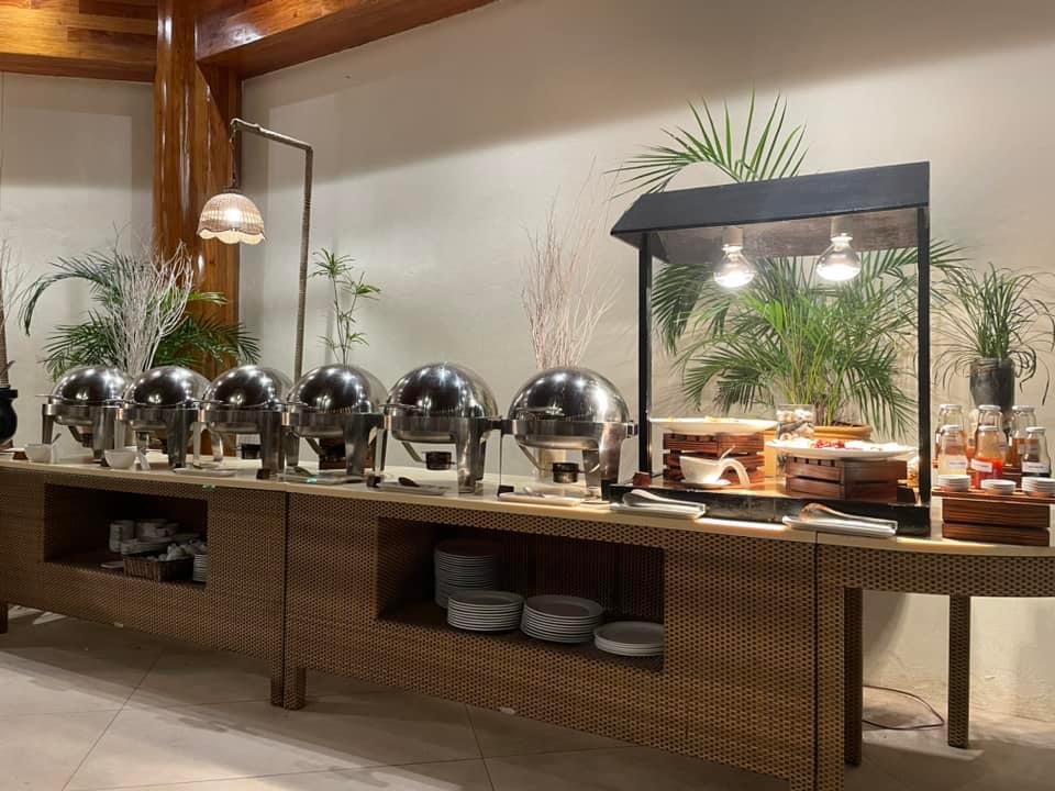 夕朝食付きで味わう、贅沢な島の美食体験