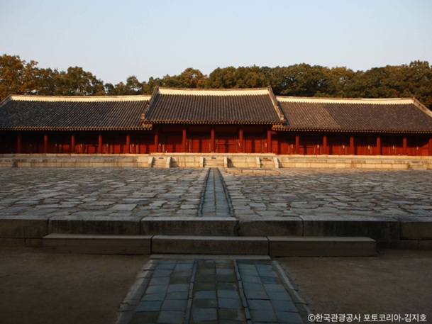 宗廟(チョンミョ)~朝鮮時代からの伝統行事を受け継ぐ霊廟~