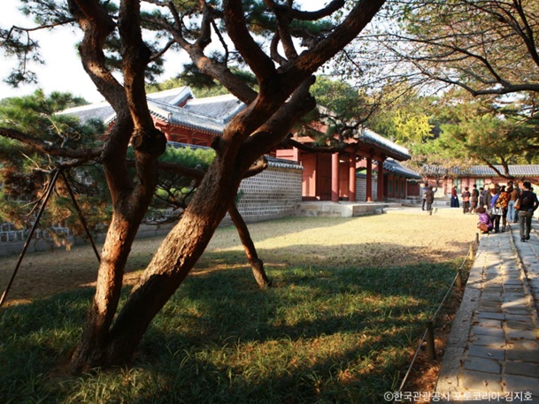 宗廟(チョンミョ)~朝鮮時代からの伝統行事を受け継ぐ霊廟~