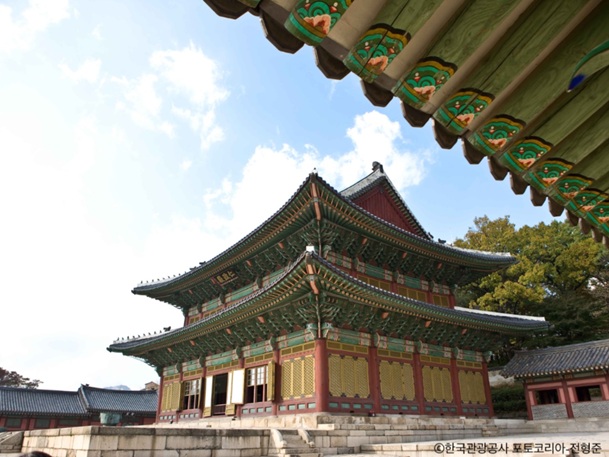 昌徳宮(チャンドックン)~王族達が暮らしていた厳粛な建造物~