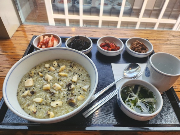 朝昼晩の食事付き!オススメのお店で美味しい韓国料理を楽しもう♪