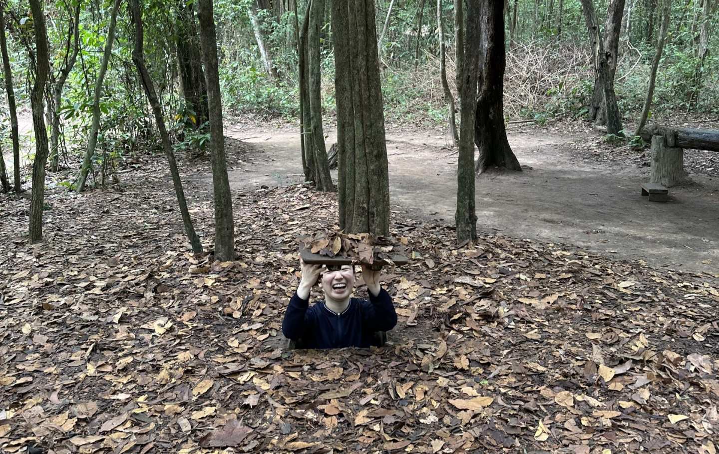 巧妙な罠や秘密の入口を見学|ゲリラ戦の知恵に驚き