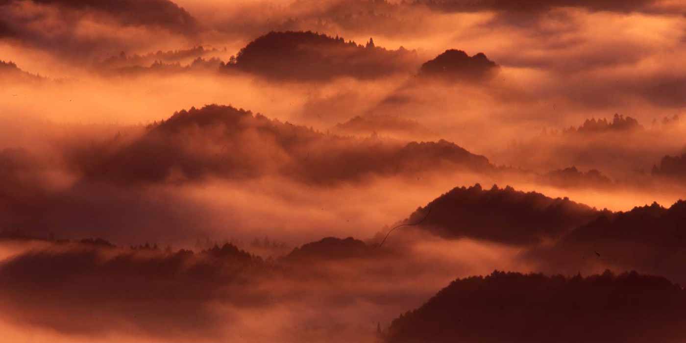 まるで水墨画、朝日に映える雲海と霧島連山|日本の絶景 JTB 感動の瞬間（とき）