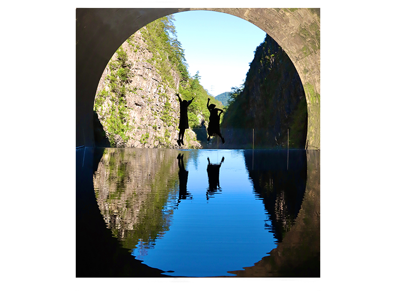 マ・ヤンソン／MADアーキテクツ「Tunnel of Light」（大地の芸術祭作品） 