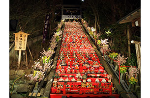 遠見岬神社の階段ひな壇