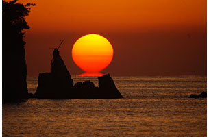 幸運の夕日「宿毛 だるま夕日」