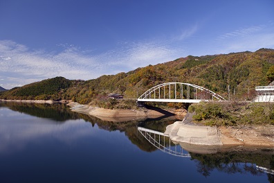 紅葉の九頭竜湖