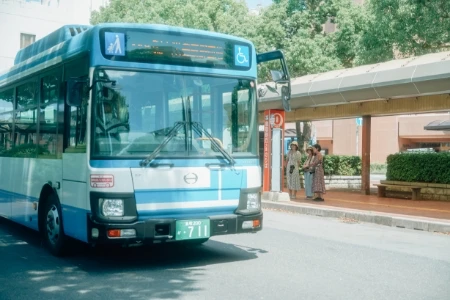 鳥取駅の駅前のバス画像