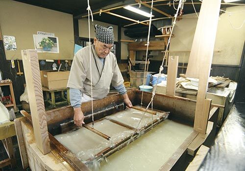 越前伝統工芸体験（1.越前和紙本格紙漉き体験　2.越前漆器の絵付け体験　3.越前焼マイ体験シリーズ） イメージ