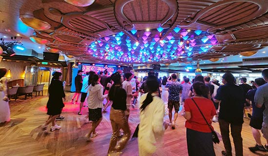 船内ダンスイベント