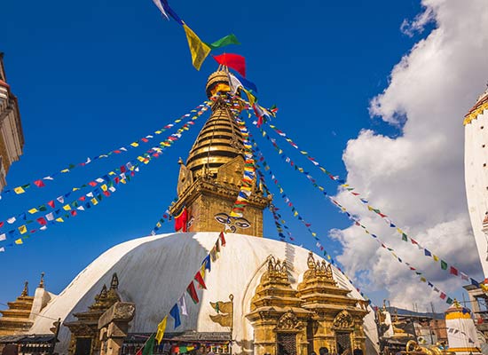 「四方を見渡す仏陀の知恵の目」が特徴的なネパールの寺院