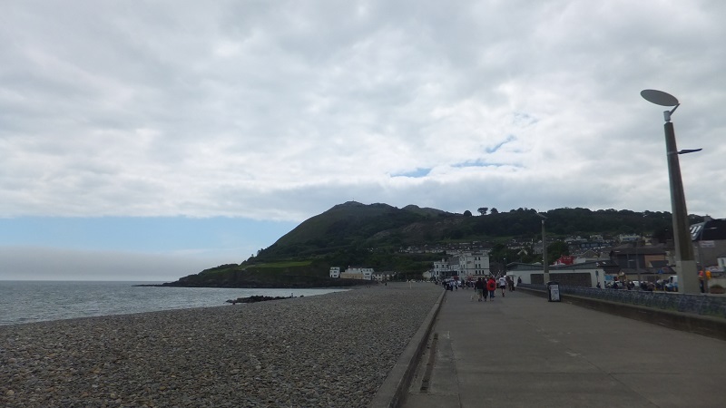 海岸線沿いの街ブレイ