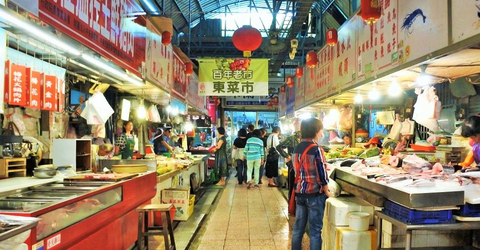 美食の街として知られる台湾南部の街「台南」にある伝統市場「東菜市」