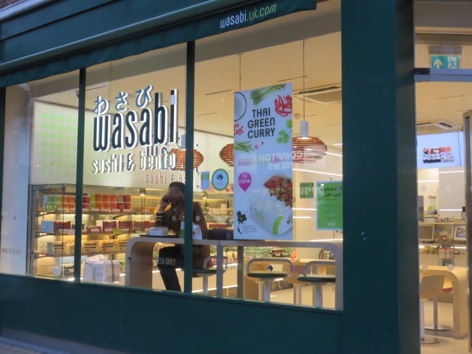 和食のファーストフードチェーンストア「WASABI」の外観