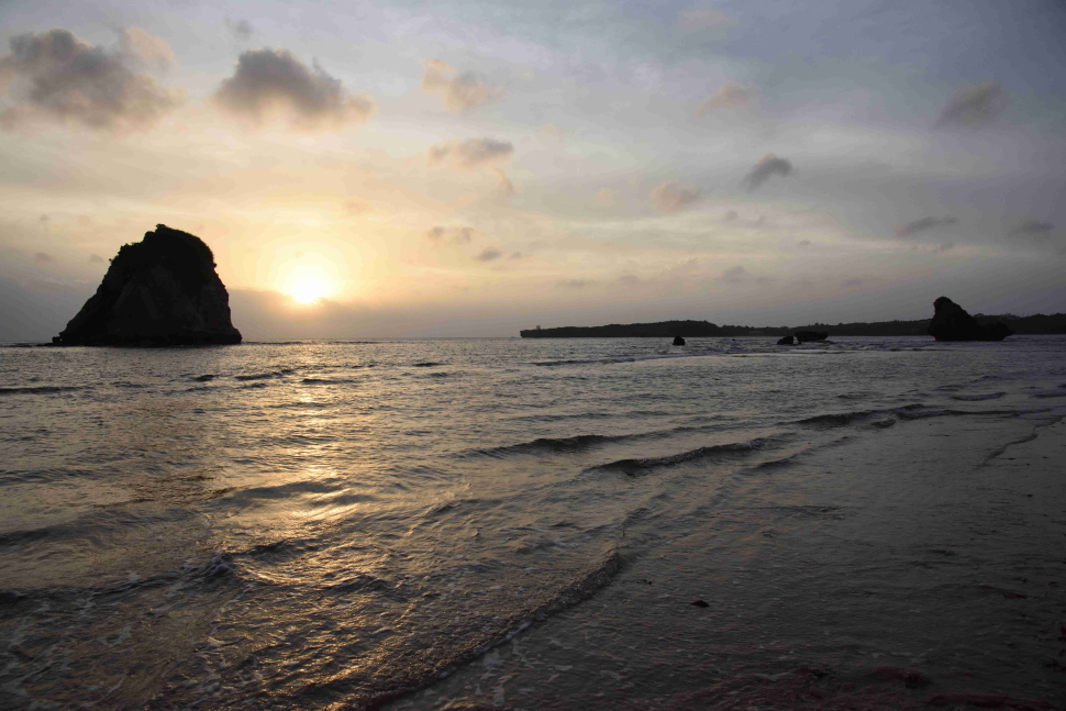 水平線に沈む夕陽