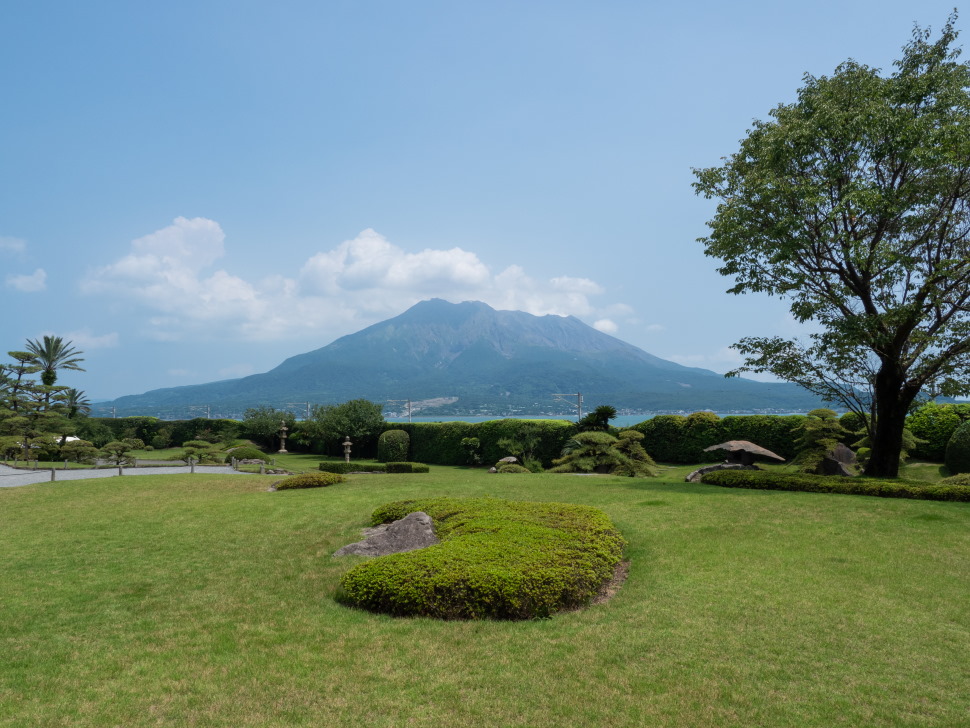 仙巌園の広大な庭園