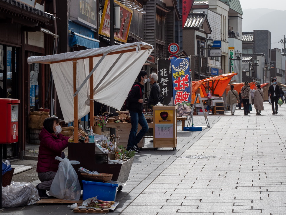 古い歴史を誇る輪島の朝市