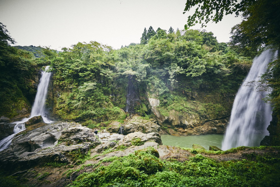 手取峡谷　大小3本の滝