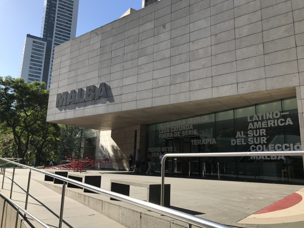 人気の現代美術館「MALBA」