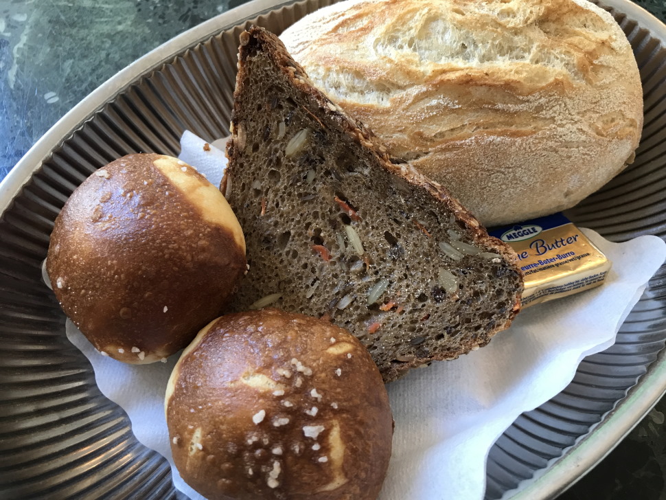 ドイツの朝食パン数種