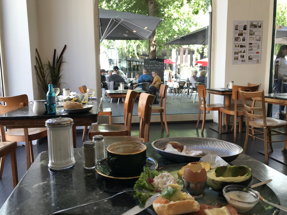 ドイツの朝食店内の様子