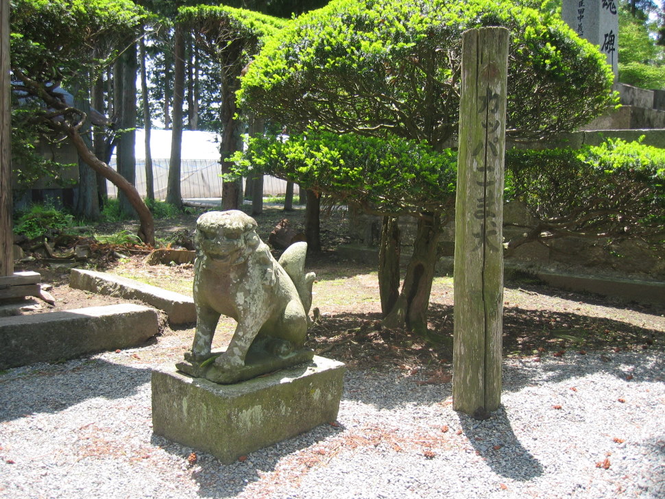 曹洞宗の寺院　常堅寺に佇むカッパの狛犬