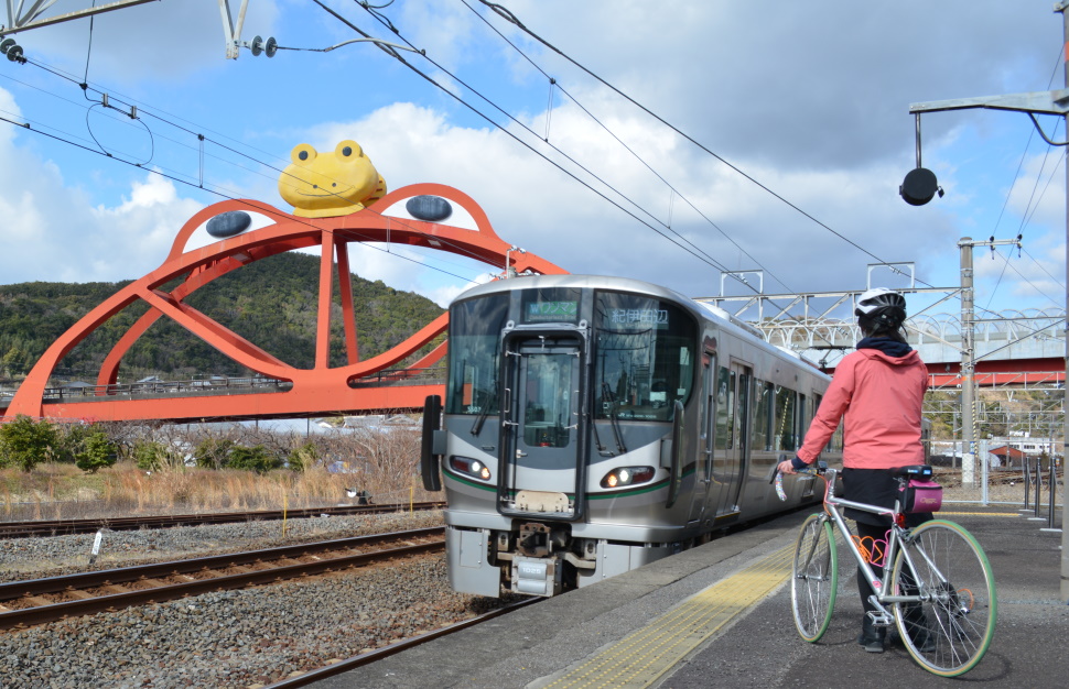 「きのくに線サイクルトレイン」は予約不要・追加料金不要。自転車と共に乗車できる