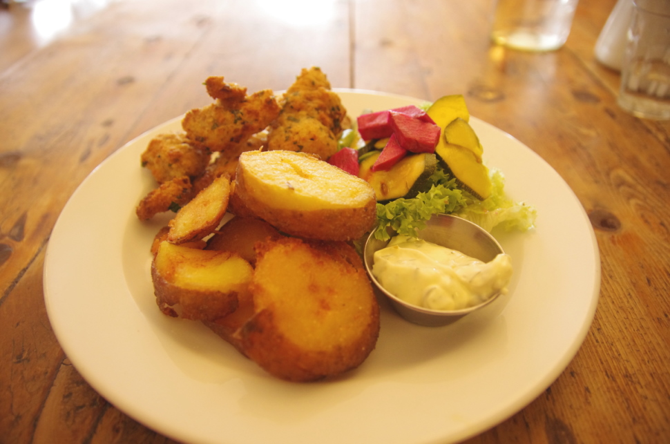 スペシャルメニューの『Monkfish Scampi, Tartare sauce, Pickled Courgettes and Sauteed spuds』