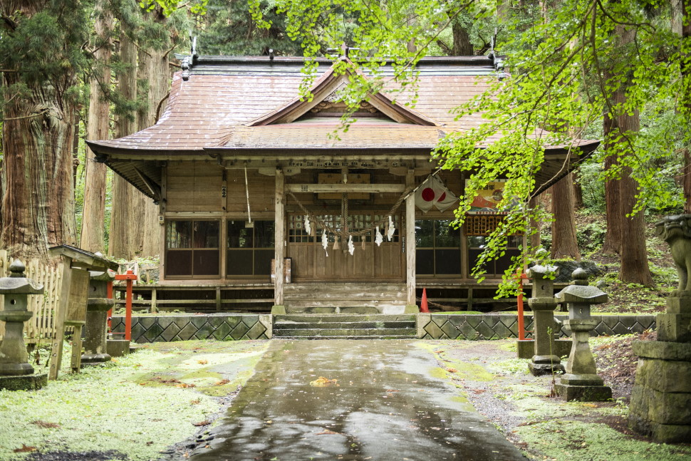 巌鬼山神社の本殿