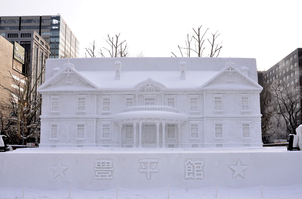 今年も豊平館の雪像が登場する（過去開催時）