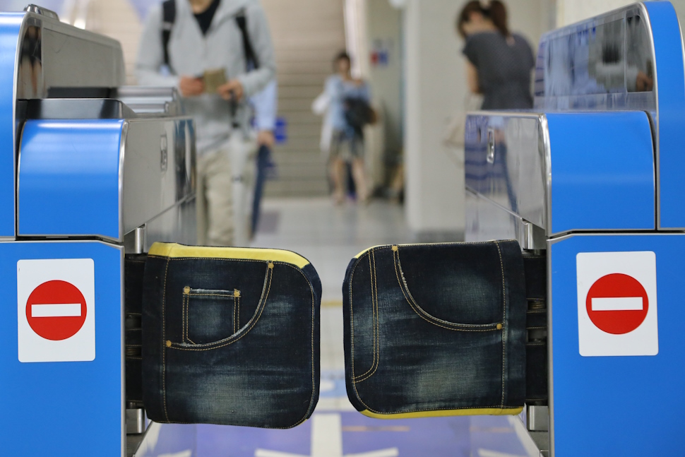 JR児島駅改札機　写真提供：岡山県観光連盟