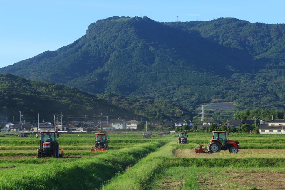 三光コスモス園の耕起作業