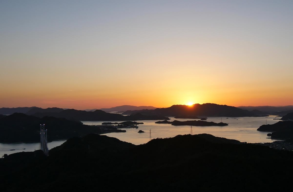 夕陽のスポットとしても有名な高見山