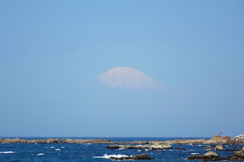 一色海岸からの富士山の眺め