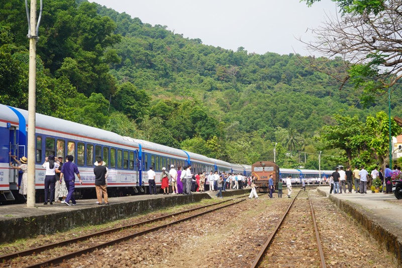 世界遺産古都フエ観光・豪華列車ダナンからフエ乗車体験