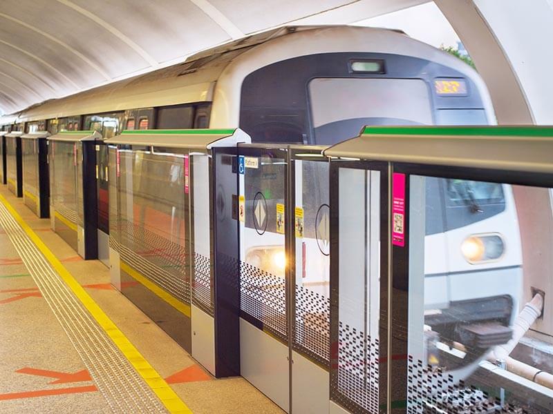 MRTやバス車内での飲食・喫煙は罰金!